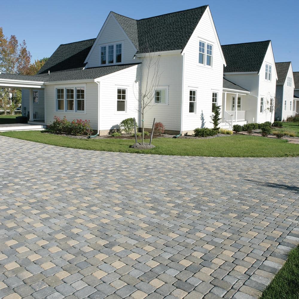 Pavestone Plaza 8.27 in. L x 5.51 in. W x 2.36 in. H Rectangle Granite Blend Concrete Paver (300-Pieces/95 sq. ft./Pallet)