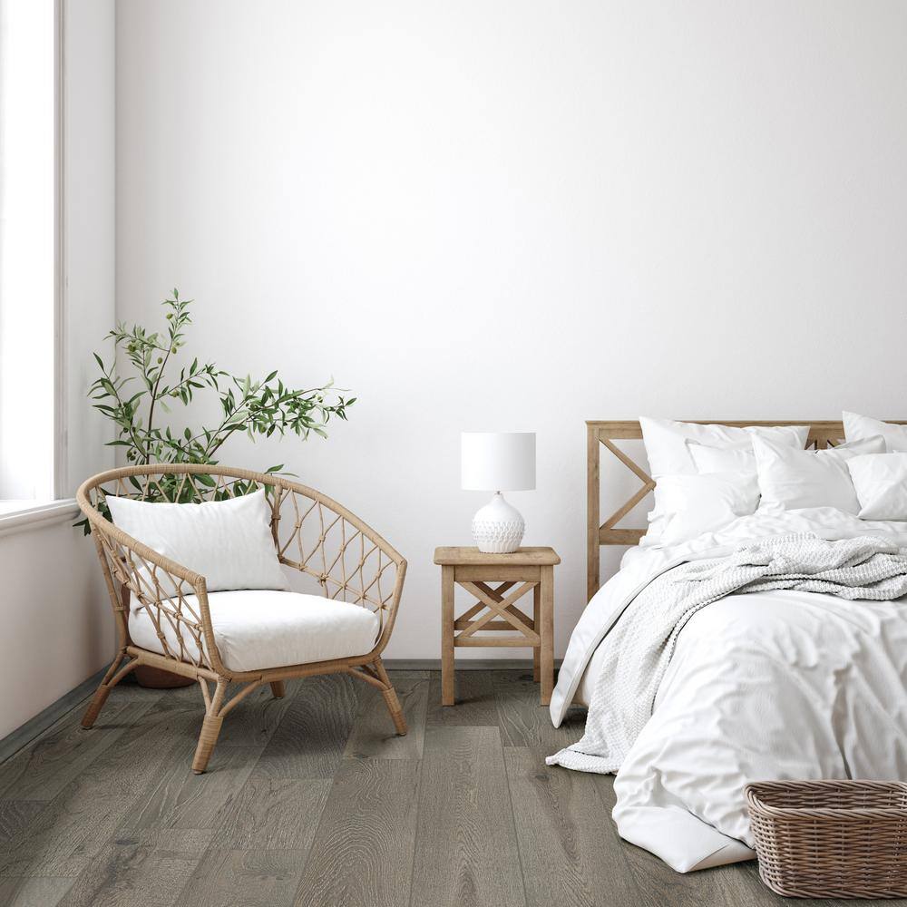 MSI Heninger Lake White Oak XL 1/2 in. T x 7.48 in. W Tongue and Groove Engineered Hardwood Flooring(1413.72 sq. ft./pallet)