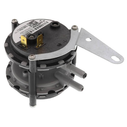 Carrier HK06MB012 pressure switch - front view (Product Type: Pressure Switch)