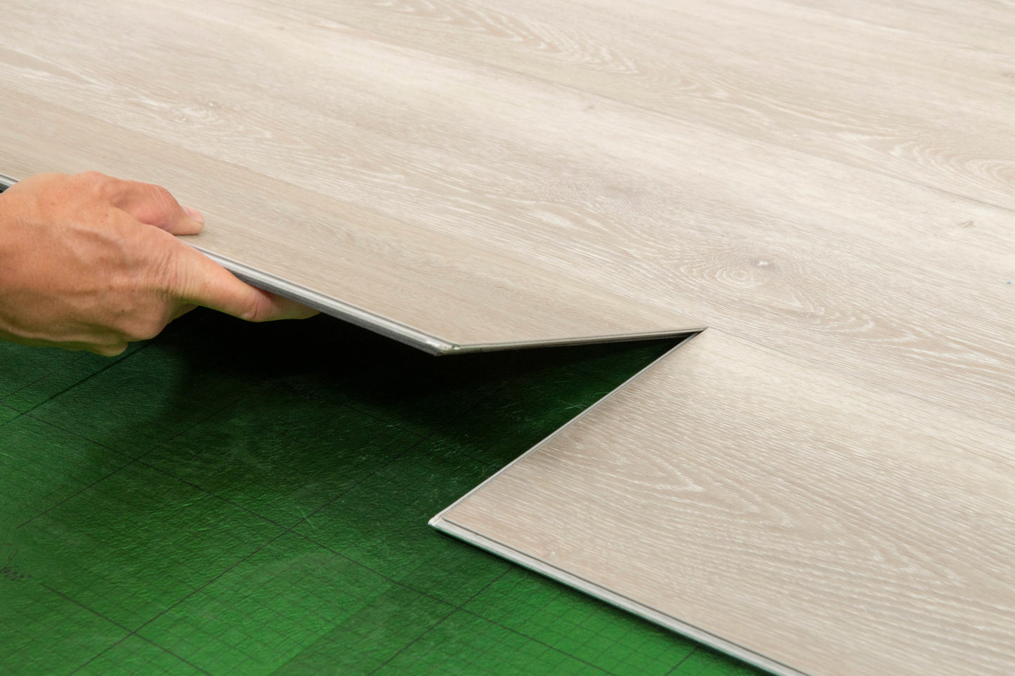 CALI Longboards Vinyl Pro Whitewater Oak 9-in W x 8-mm T Waterproof Interlocking Luxury Vinyl Plank Flooring, 26.62-sq ft/Case