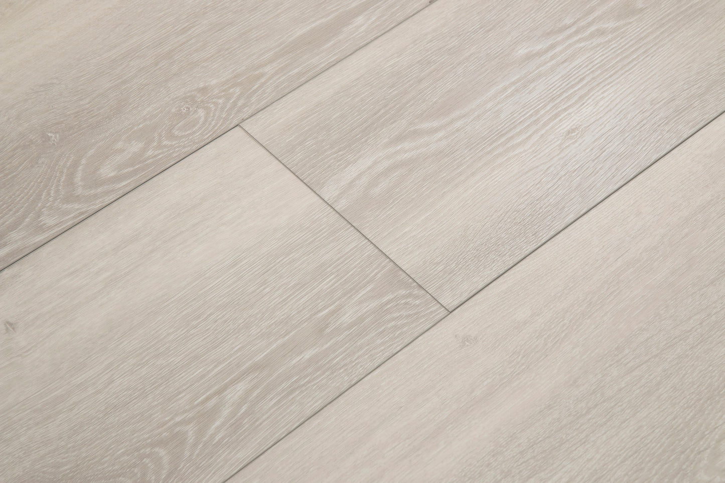 CALI Longboards Vinyl Pro Whitewater Oak 9-in W x 8-mm T Waterproof Interlocking Luxury Vinyl Plank Flooring, 26.62-sq ft/Case