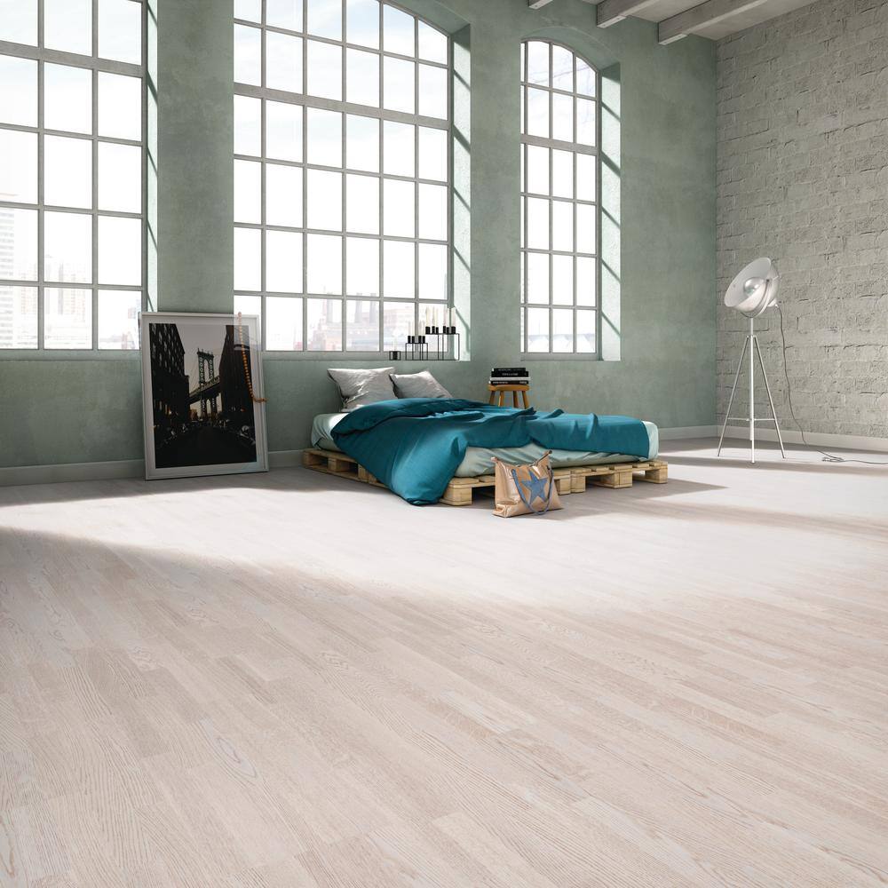 Baltic Wood Ivory and Cream European Oak 1/2 in. T x 7.2 in. W Wire Brushed Engineered Hardwood Flooring (38.6 sqft/case)