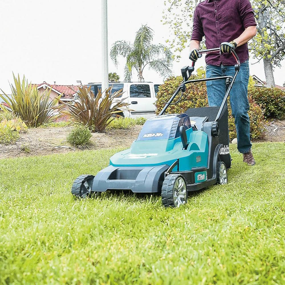 Makita 18V X2 (36V) LXT Cordless 17 in. Residential Lawn Mower Kit (5.0Ah) with bonus 18V LXT 20 L.E.D. Work Light, Light Only