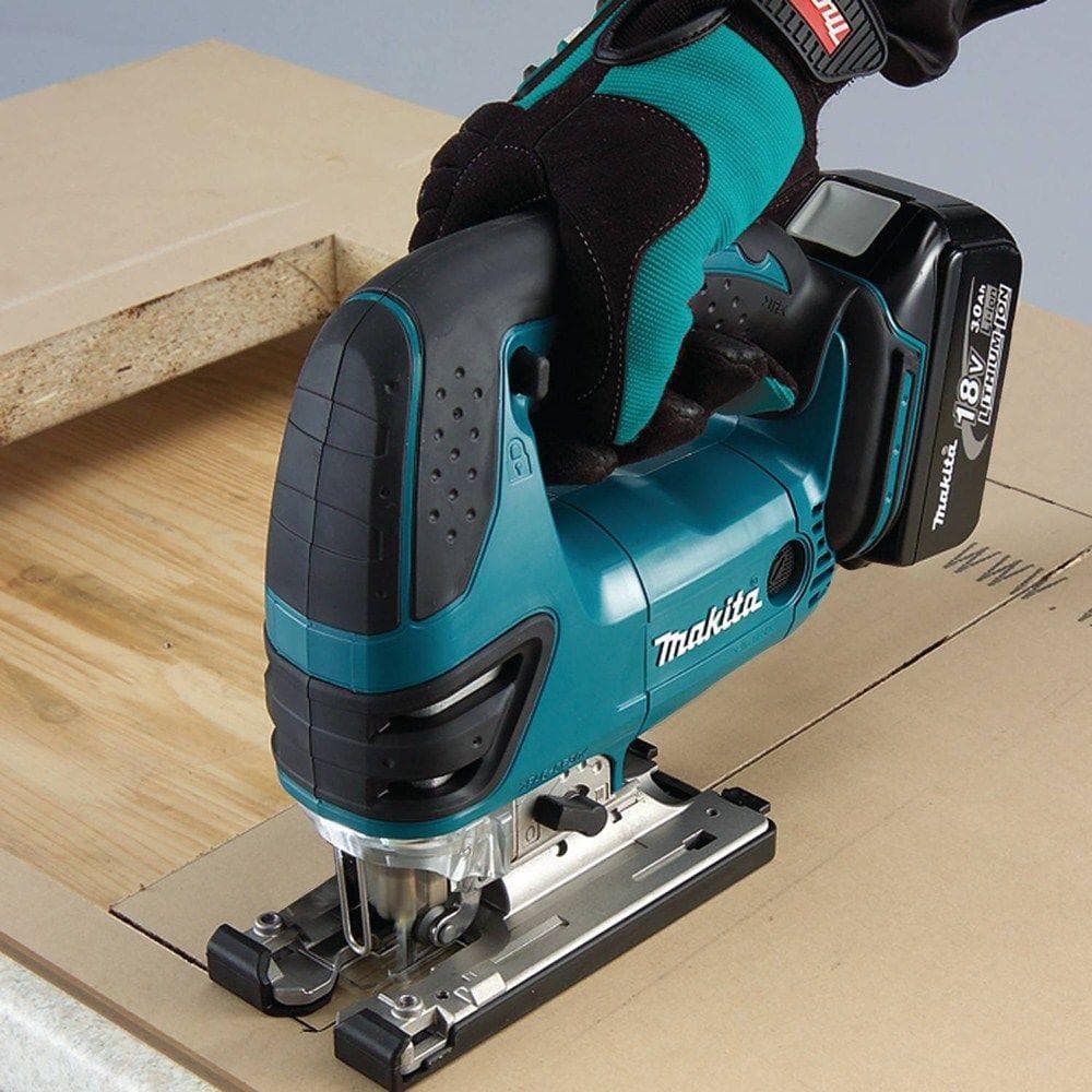 Makita 18V LXT Lithium‑Ion Cordless Jig Saw Kit (XVJ03)
