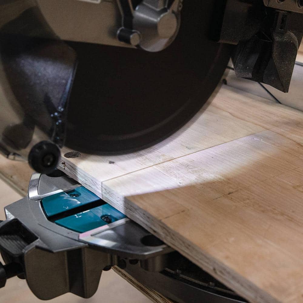 Makita 40V max XGT Brushless Cordless 10 in. Dual-Bevel Sliding Compound Miter Saw Kit, AWS Capable (4.0Ah)