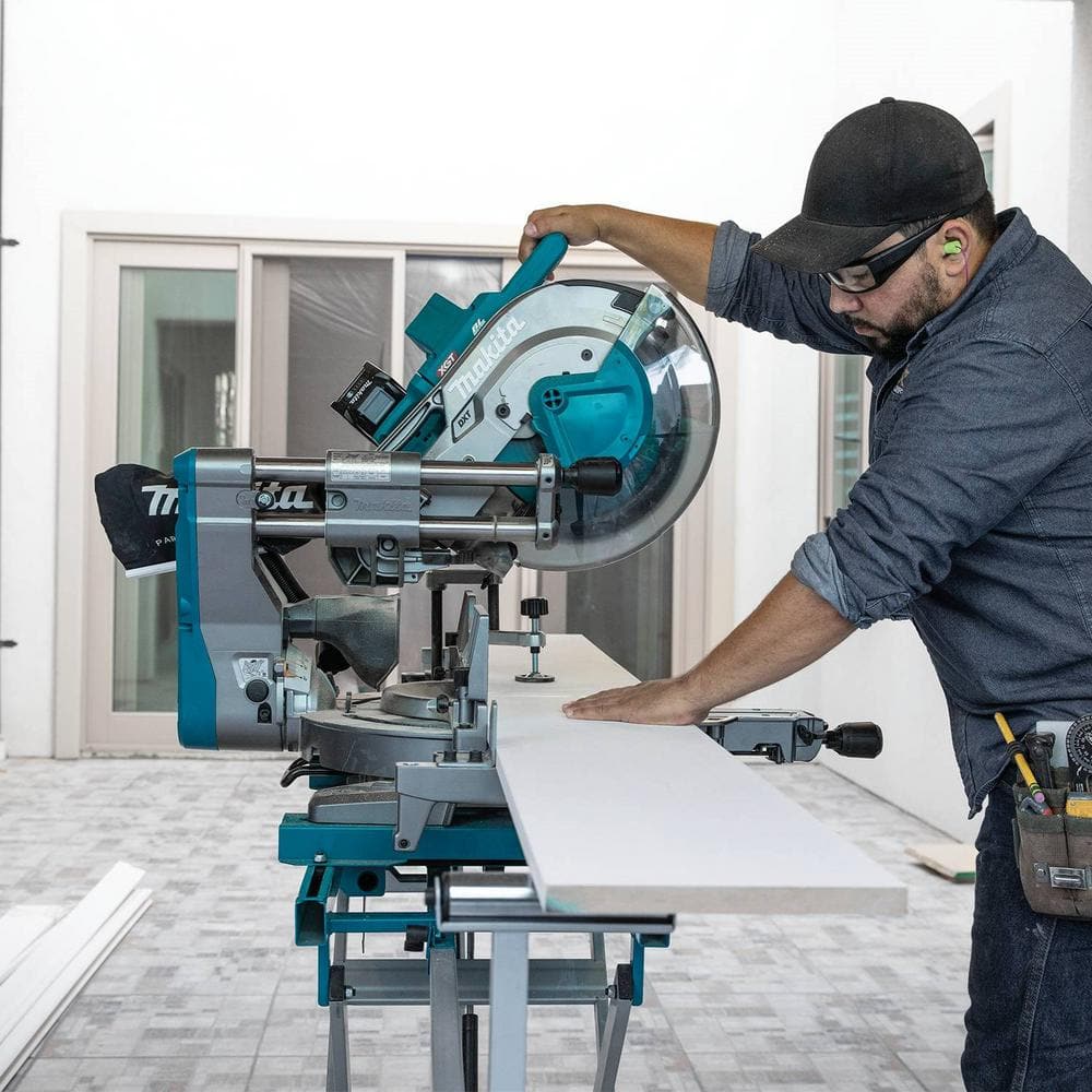Makita 40V max XGT Brushless Cordless 12 in. Dual-Bevel Sliding Compound Miter Saw Kit, AWS Capable (4.0Ah)