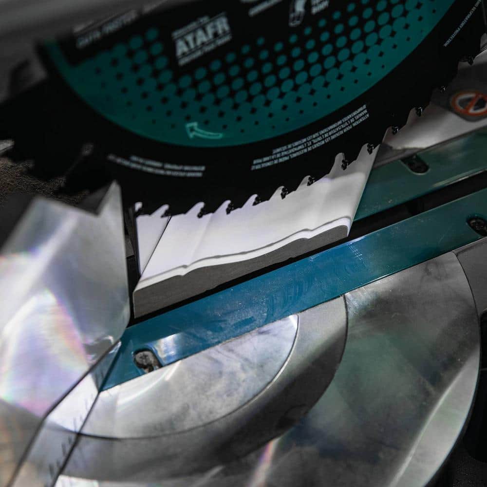 Makita 40V max XGT Brushless Cordless 12 in. Dual-Bevel Sliding Compound Miter Saw Kit, AWS Capable (4.0Ah)