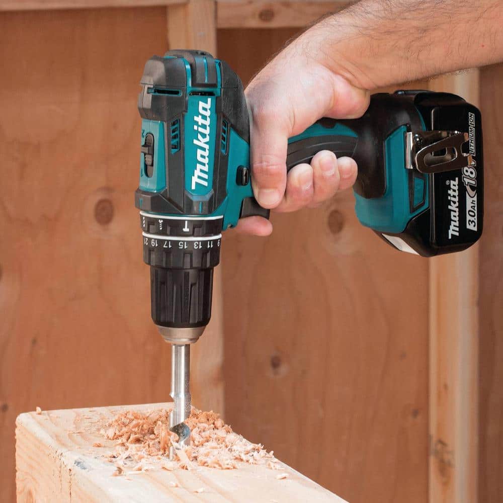 Makita 18V 3.0Ah LXT Lithium‑Ion Cordless Combo Kit (7‑Piece) – XT704
