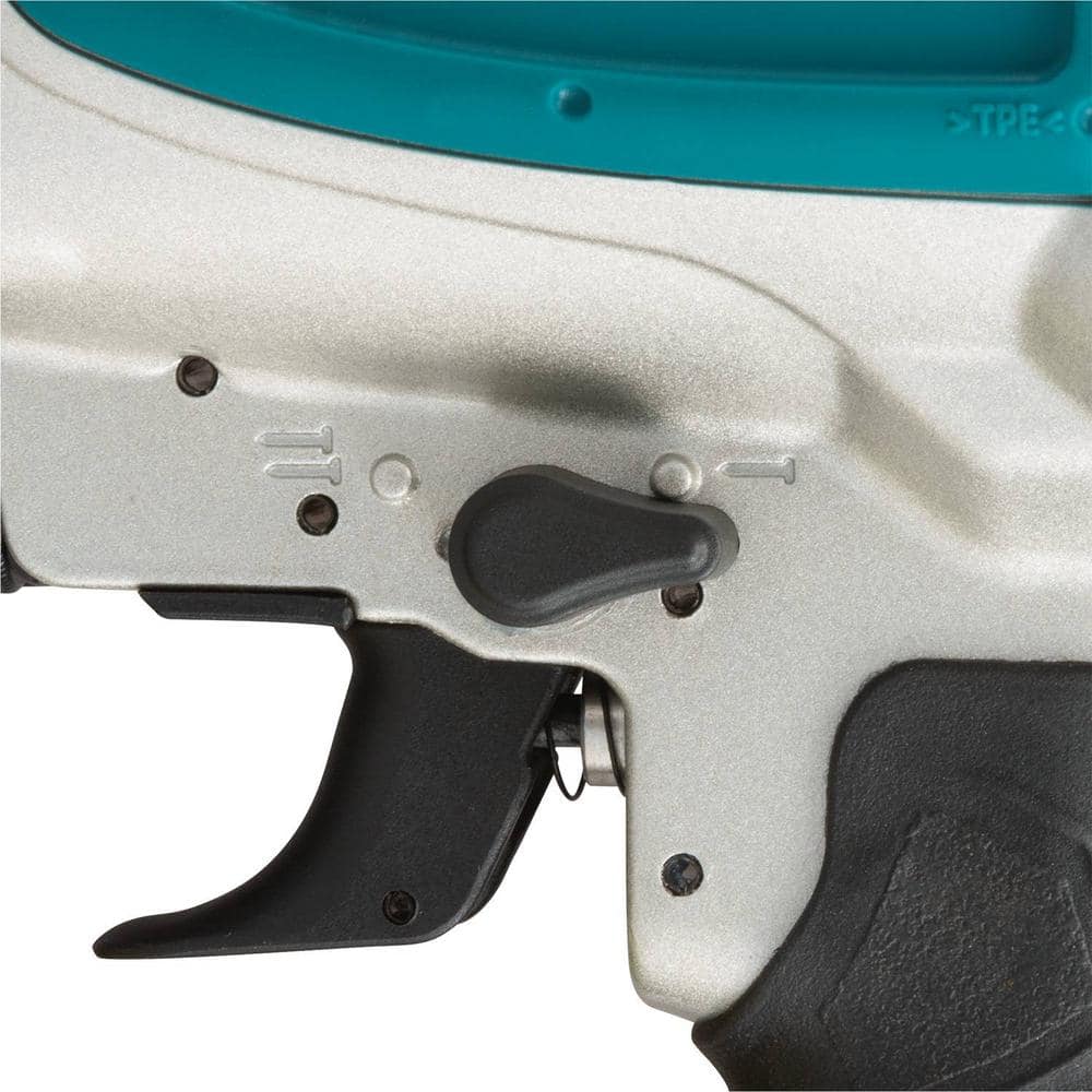 Makita Pneumatic 2-1/2 in. 15° Siding Coil Nailer