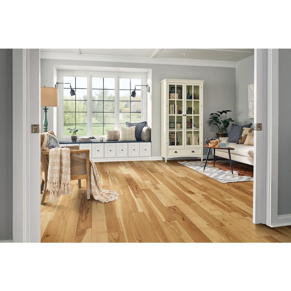 Bruce Plano Natural Hickory 3/4 in. T x 5 in. W Smooth Solid Hardwood Flooring (23.5 sq.ft./ctn)