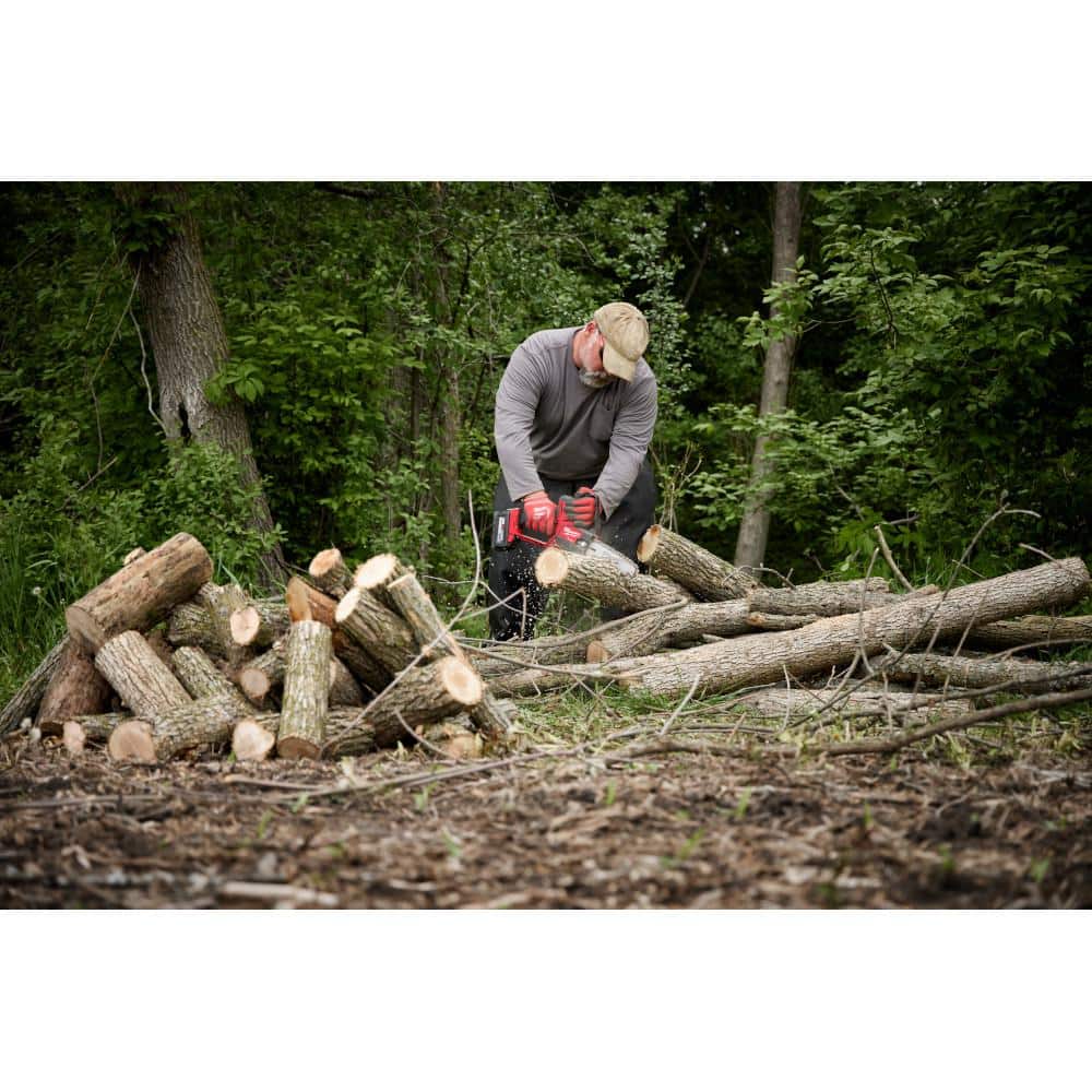 Milwaukee M18 FUEL 18V Brushless 8 in. HATCHET Pruning Saw Top Handle Chainsaw, (3) FORGE 8.0 Ah Battery, Dual Bay Super Charger