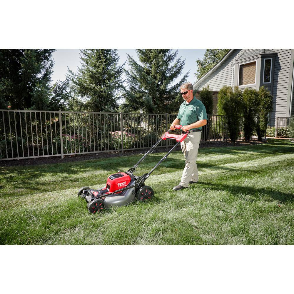 Milwaukee M18 FUEL Brushless Cordless 21 in. Walk Behind Dual Battery Self-Propelled Mower w/(2)12Ah Batteries & Polarized Glasses