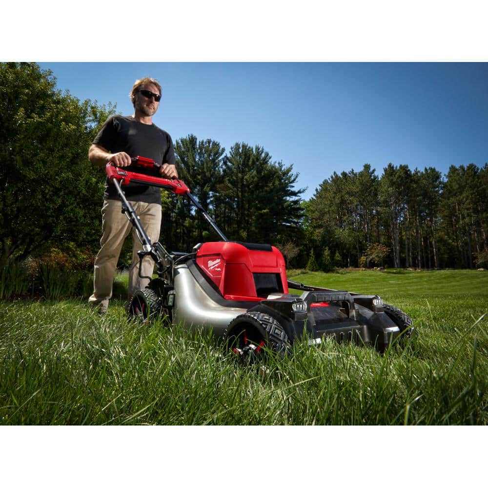 Milwaukee M18 FUEL Brushless Cordless 21 in. Walk Behind Dual Battery Self-Propelled Mower w/(2)12Ah Batteries & Replacement Blade