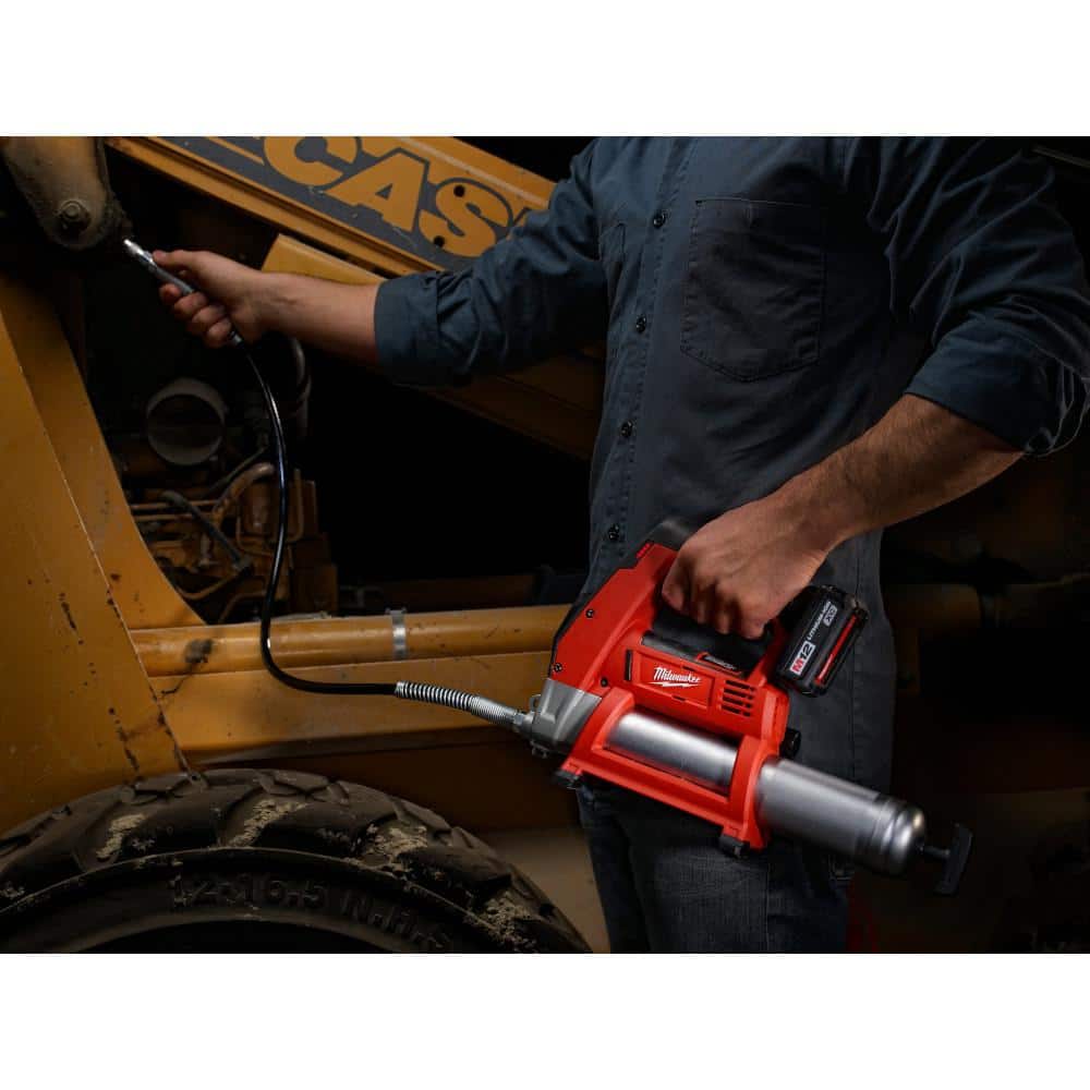 Milwaukee M12 12V Lithium-Ion Cordless Grease Gun (Tool-Only) – 2446-20