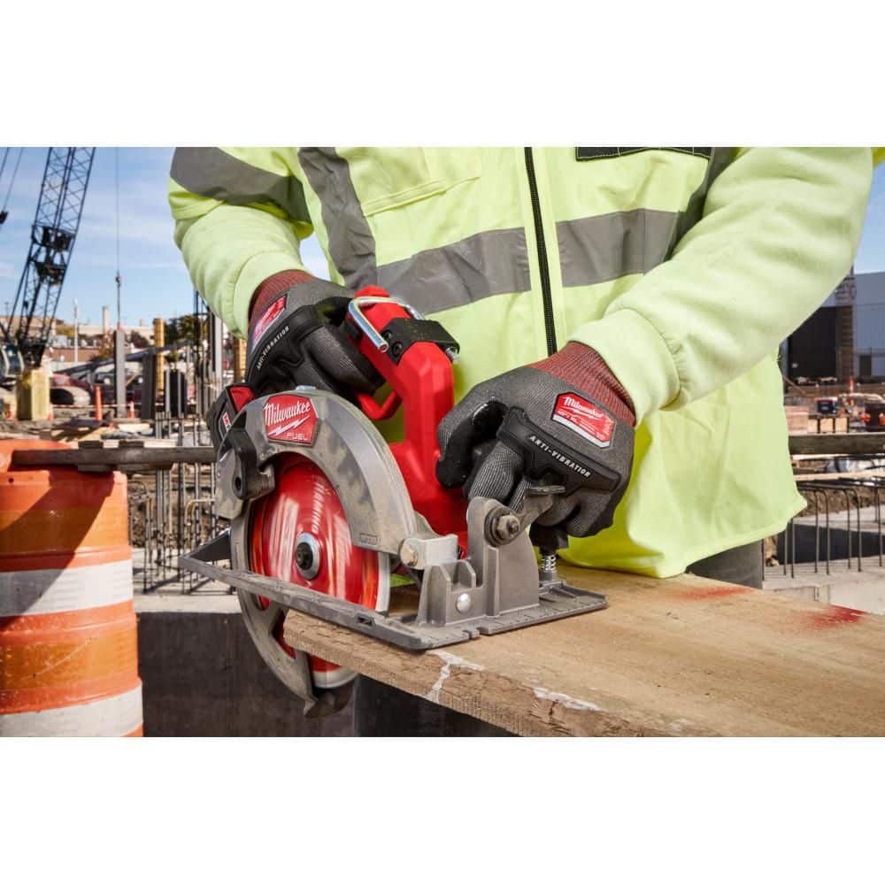 Milwaukee Medium Anti-Vibration Cut Level 4 High Dexterity Nitrile Dipped Gloves