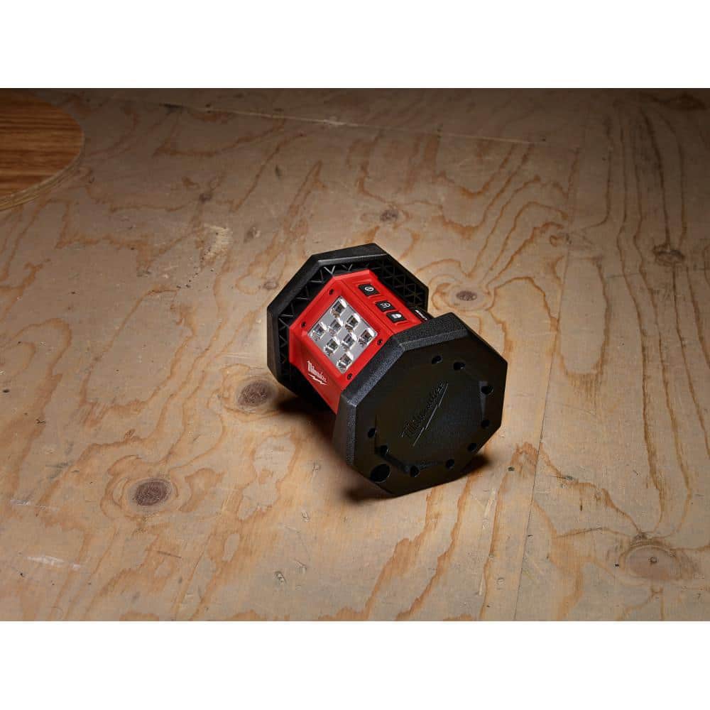 Milwaukee M18 18V Lithium-Ion Cordless 5.0Ah Starter Kit with M18 LED Flood Light (1500 Lumens)