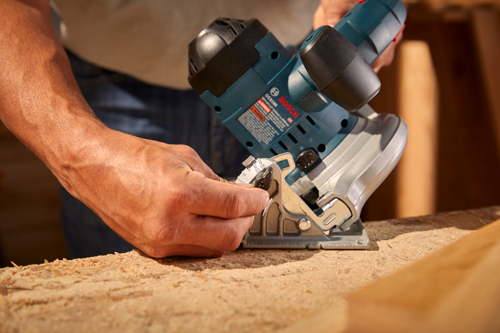 Bosch CORE18V 18-Volt 6-1/2-in Cordless Circular Saw Kit with Brake and Aluminum Shoe (CCS180-B15)