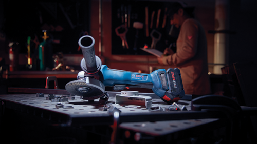Bosch 4.5–5 in. CORE18V Paddle Switch Brushless Cordless Angle Grinder Kit (Charger Included, 1x 8Ah Battery)