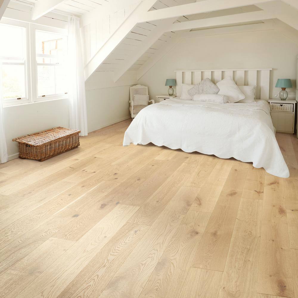 Shaw Richmond Offshore White Oak 9/16 in. T X 7.5 in. W Tongue and Groove Engineered Hardwood Flooring (31.09 sq.ft./case)