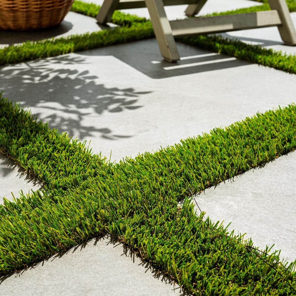 MSI Emerald Green 0.33 ft. x 25 ft. x 30 mm Cut to Artificial Turf Strips