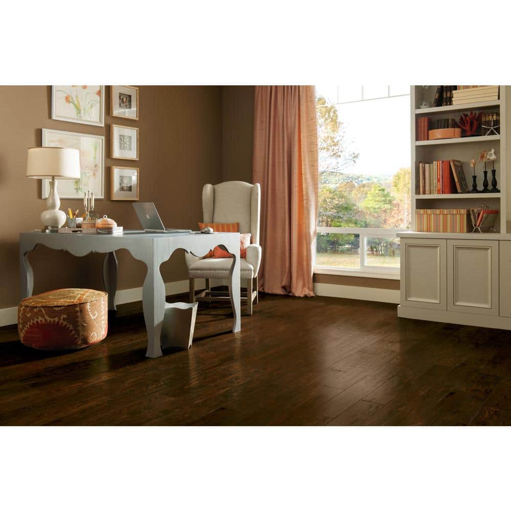 Bruce American Vintage Pioneer Oak 3/8 in. T x 5 in. W T+G Hand Scraped Engineered Hardwood Flooring (25 sq.ft./ctn)