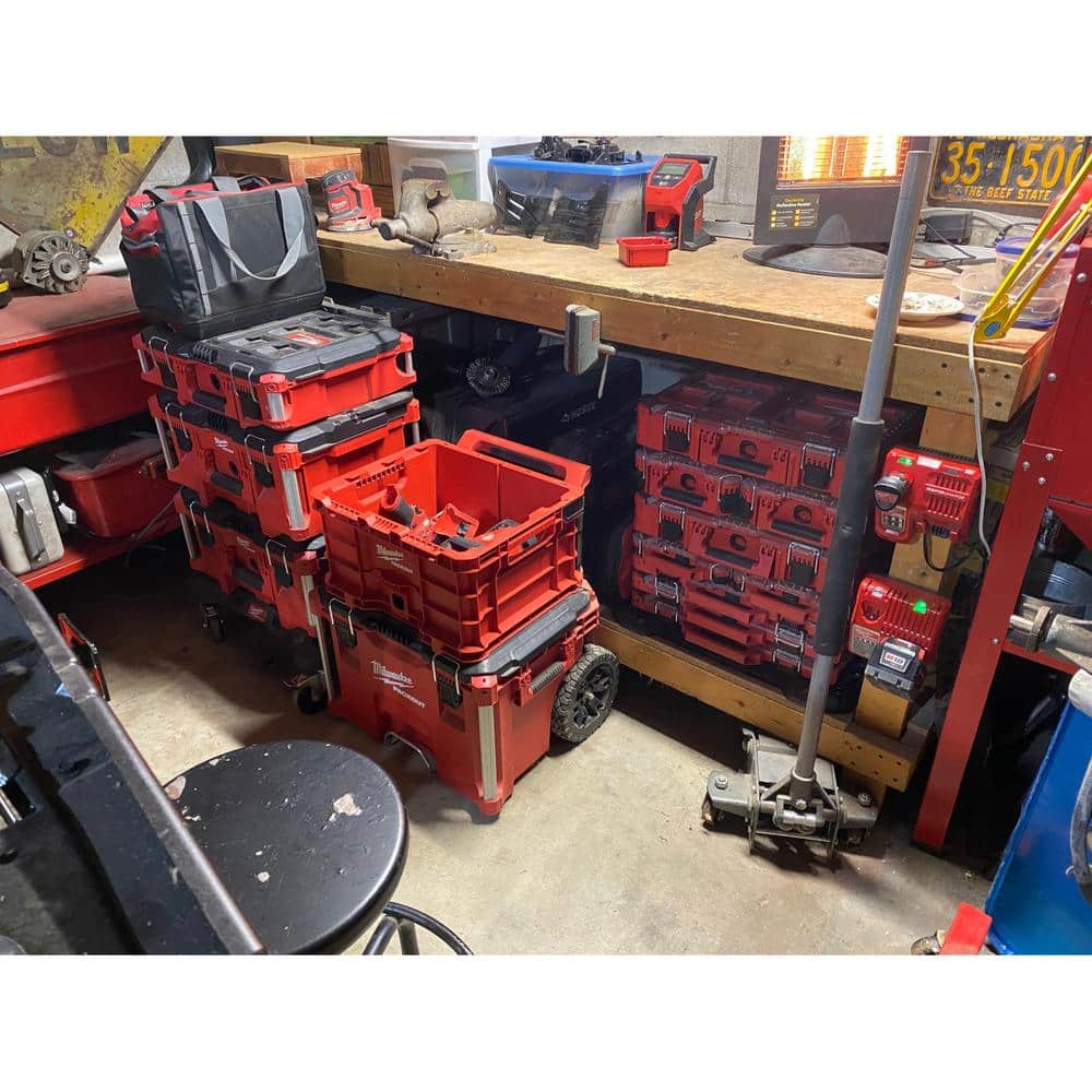 Milwaukee PACKOUT 22.1 in. Rolling Tool Box, Black/Red