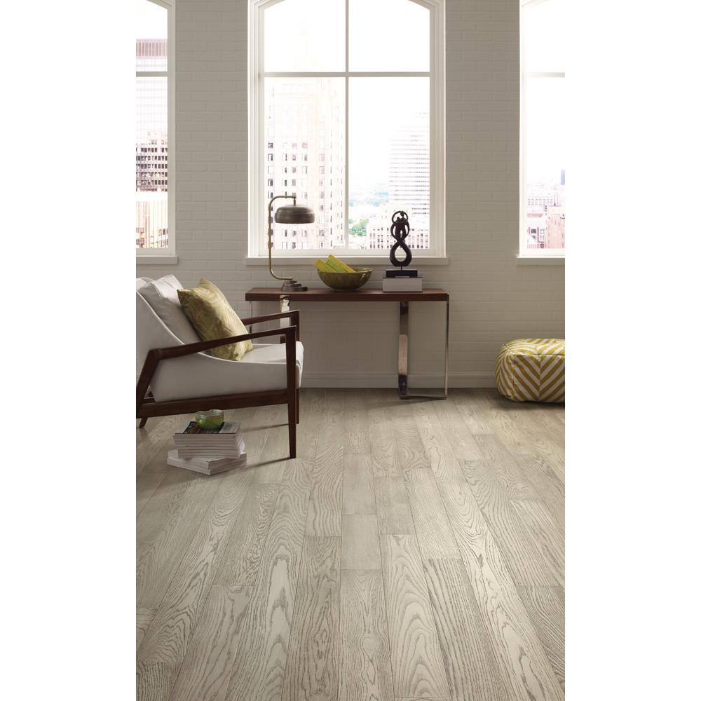 Shaw Morganton Reunion White Oak 3/8 in. T X 5 in. W Tongue and Groove Engineered Hardwood Flooring (29.53 sq.ft./case)