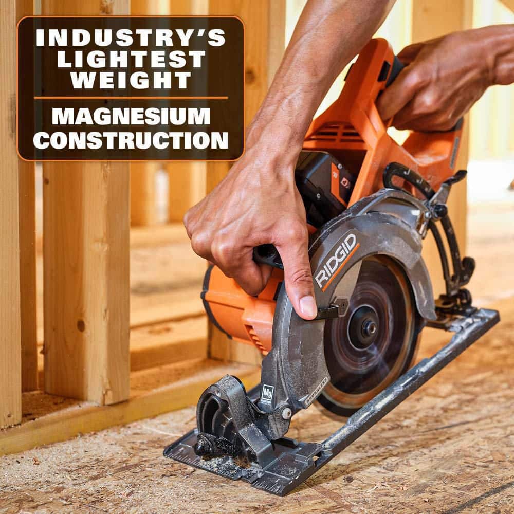 RIDGID 18V Brushless Cordless 7-1/4 in. Rear Handle Circular Saw Kit with 8.0 Ah MAX Output Battery, 18V Charger and Bag