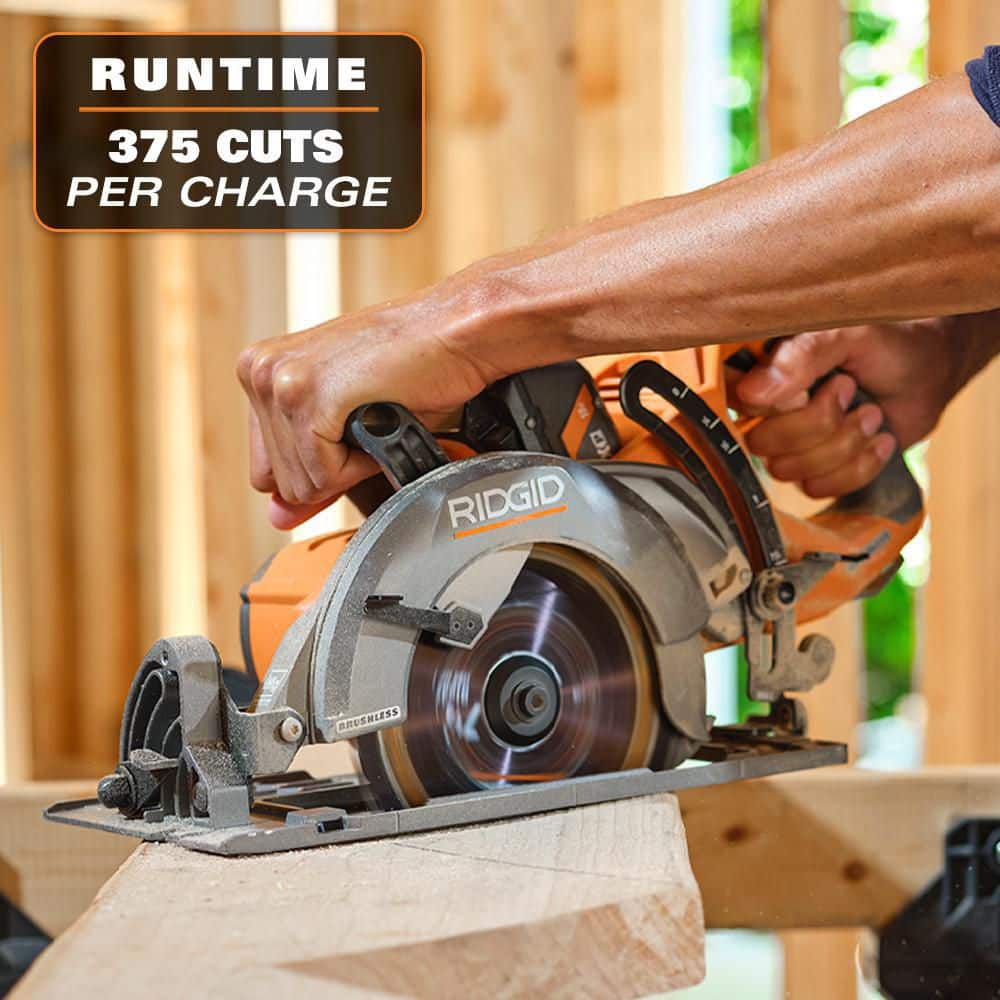 RIDGID 18V Brushless Cordless 7-1/4 in. Rear Handle Circular Saw Kit with 8.0 Ah MAX Output Battery, 18V Charger and Bag