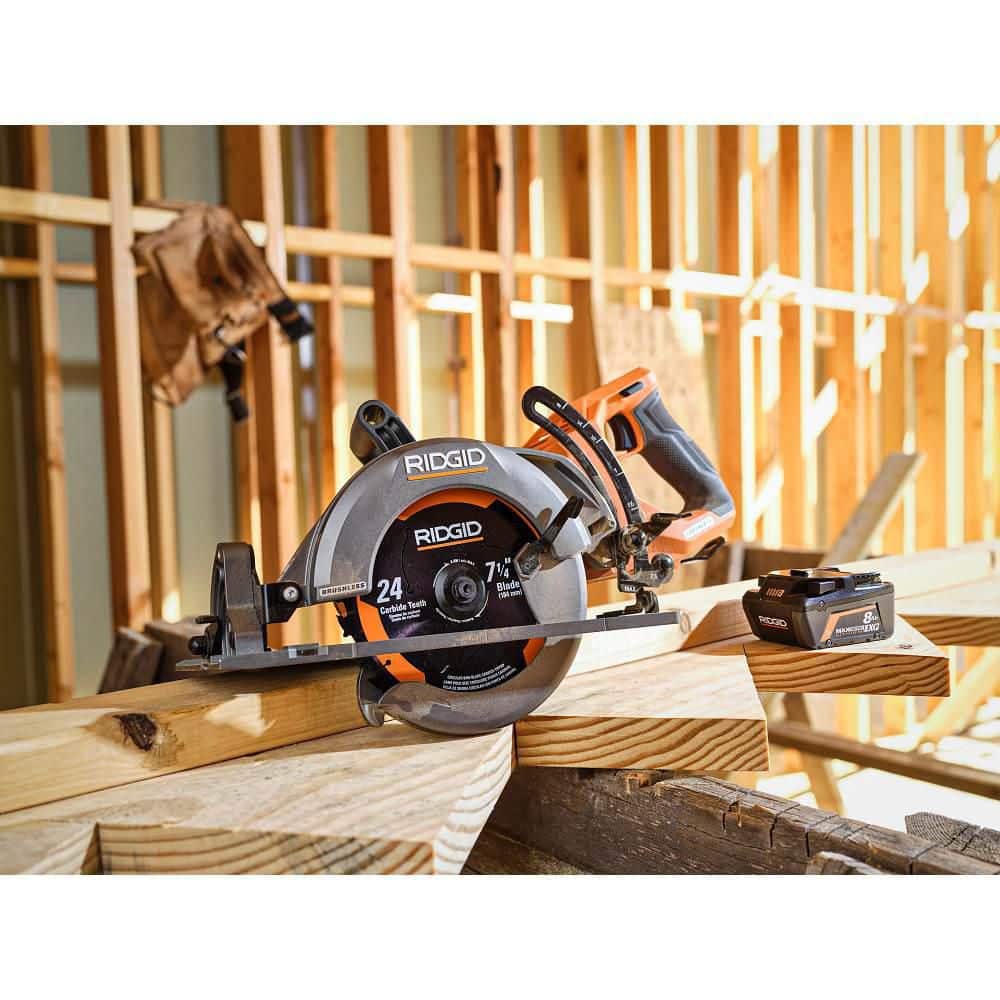 RIDGID 18V Brushless Cordless 7-1/4 in. Rear Handle Circular Saw Kit w/ (2) 4.0 Ah MAX Output Battery, Charger, Bag