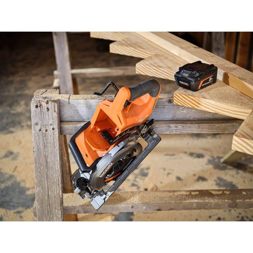 RIDGID 18V Brushless Cordless 7-1/4 in. Rear Handle Circular Saw Kit w/ (2) 4.0 Ah MAX Output Battery, Charger, Bag