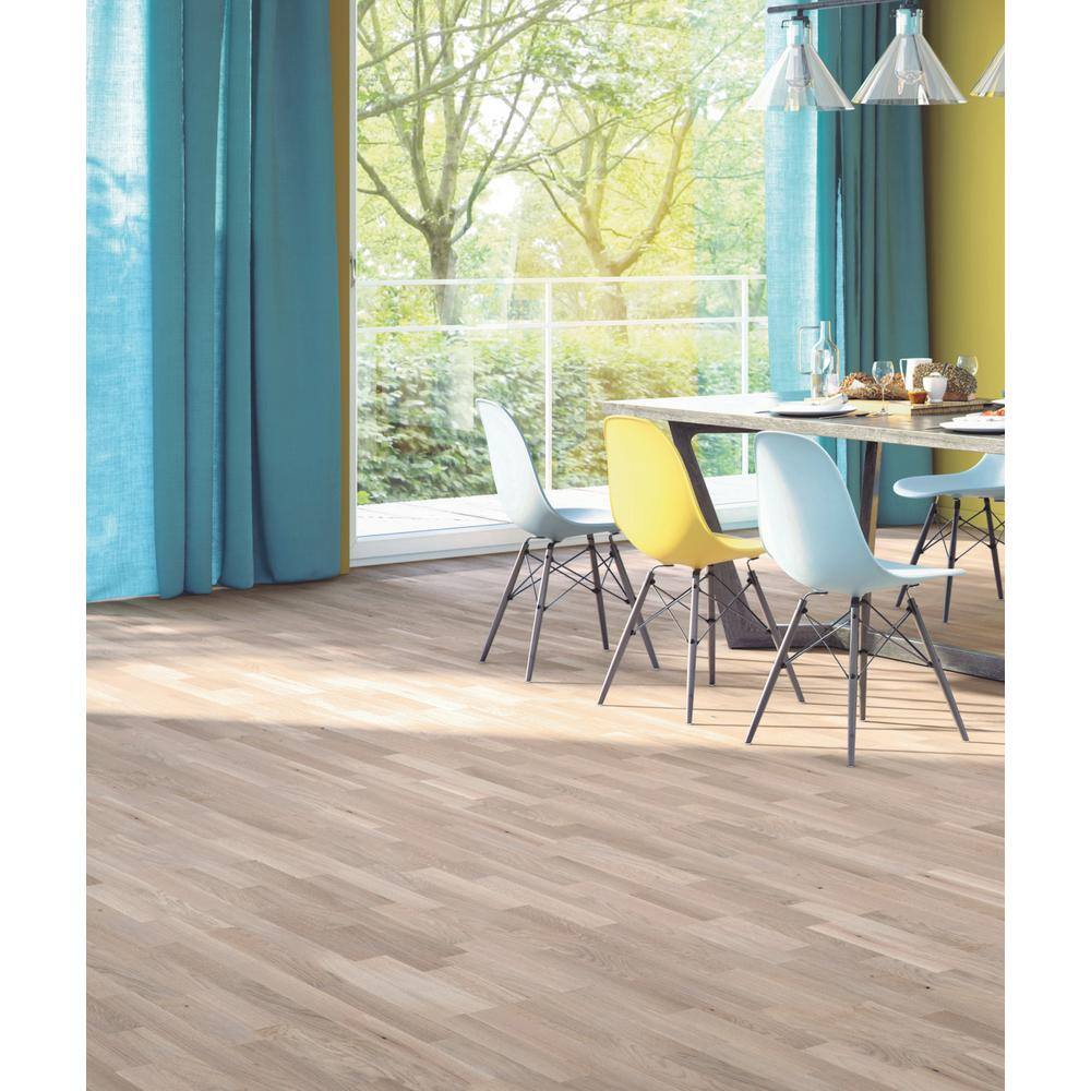 Baltic Wood Smokey Engineered European Oak 1/2 in. T x 7.2 in. W Click Lock Engineered Hardwood Flooring (38.6 sq.ft./case)