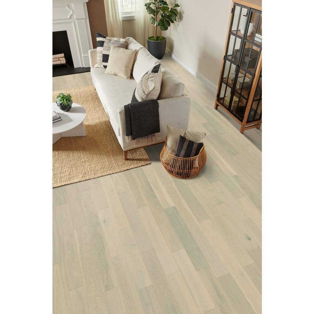 Bruce Time Honored Sunkissed Latte Wh Oak 3/8 in. T x 5 in W T+G Wire Brushed Engineered Hardwood Flooring (26.58 sq. ft/ctn)