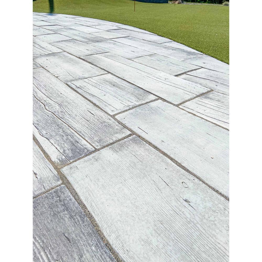 Silver Creek Stoneworks Barn Plank 35 in. x 9.75 in. x 2 in. Weathered Gray Concrete Paver (20-Piece/47.40 sq. ft./Pallet)
