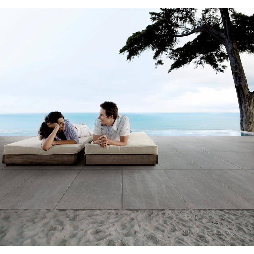 HAMPTON 20X40 RECT. DARK GREY PORCELAIN PAVER GRIP FINISH (1 BOX/1 PIECE/5.38SQFT)(1 PALLET/42 BOXES/225.96 SQFT)