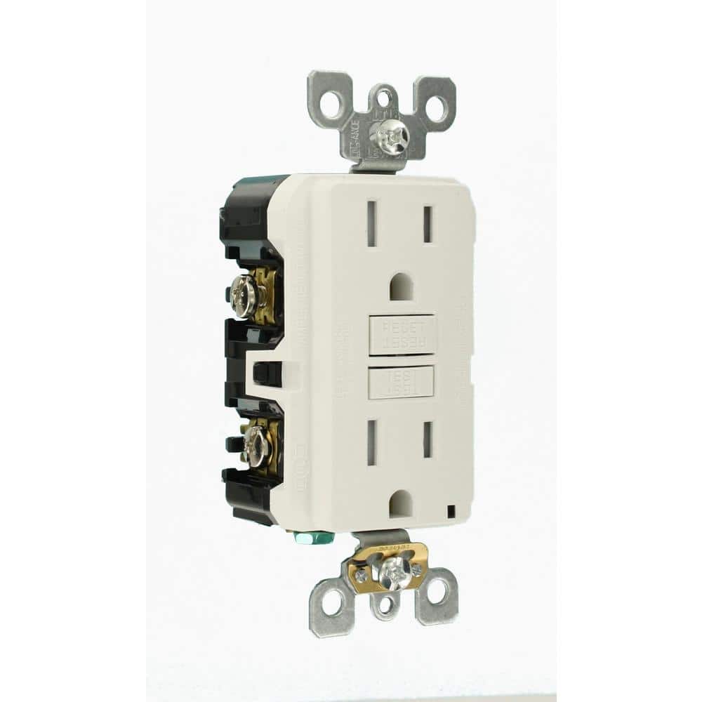 Leviton 15 Amp Self-Test SmartlockPro Slim Tamper-Resistant GFCI Duplex Outlet, White (3-Pack)