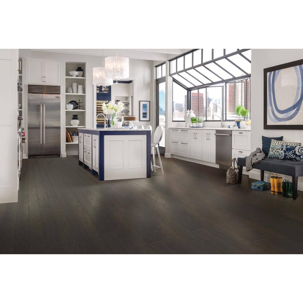 Shaw Bradford 5 Winchester Red Oak 3/8 in. T X 5 in. W Tongue and Groove Engineered Hardwood Flooring (23.66 sq.ft./case)